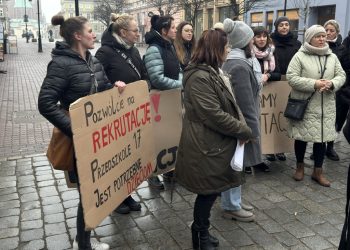 Rodzice protestują przeciwko likwidacji Przedszkola nr 17 w Gnieźnie