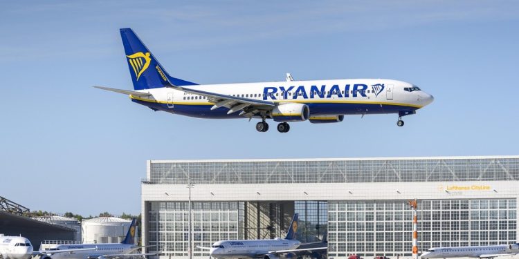 Ryanair ogłosił rozkład lotów na lato 2025 dla poznańskiego lotniska