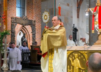 Prymas Polski: Wielkanoc to święto nadziei, zmartwychwstania i życia (wideo)