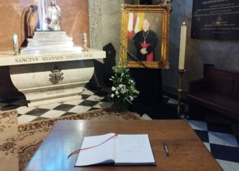 Gniezno żegna abp. Kowalczyka. Wystawiono księgę kondolencyjną