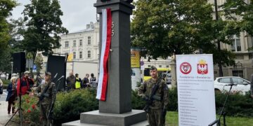 Gniezno: Uroczyste odsłonięcie Kolumny Tysiąclecia Koronacji Bolesława Chrobrego