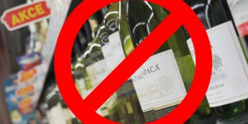 Ponad 60% Polaków za nocnym zakazem sprzedaży alkoholu. Nowy sondaż nie pozostawia wątpliwości
