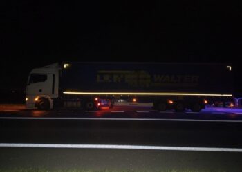 Pijany kierowca ciężarówki z 2 promilami zatrzymany na S5. Świadek zaalarmował policję