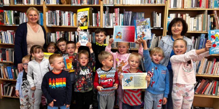 „Czytajki” w gnieźnieńskiej bibliotece: magiczny świat bajek dla najmłodszych