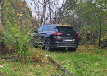 Policjanci odzyskali skradzionego Hyundaia wartego 70 tys. zł. Dwaj mężczyźni usłyszeli zarzuty