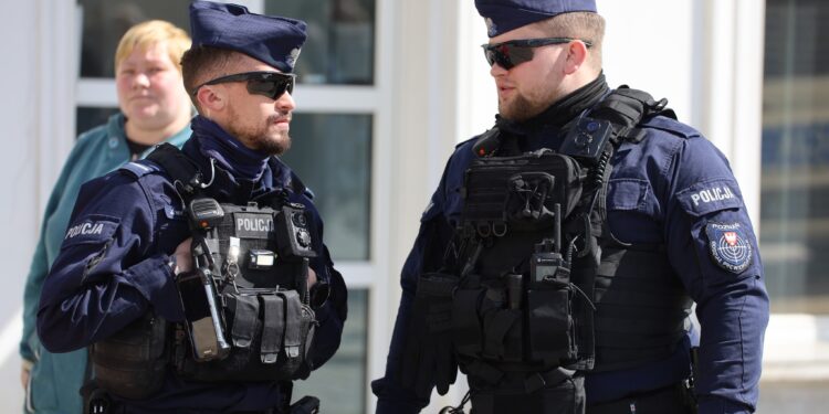 Policjanci z Pobiedzisk zastrzelili napastnika. Atakował nożem funkcjonariuszkę