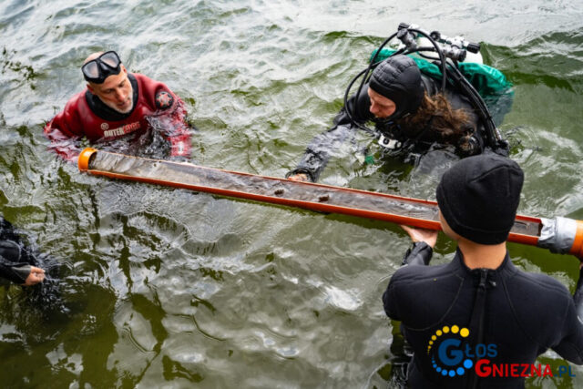 Wydobycie_wloczni_z_drzewcem_fot.CAP-2