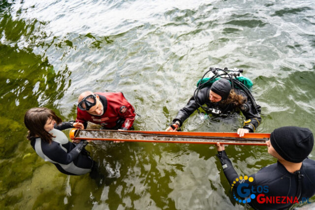 Wydobycie_wloczni_z_drzewcem_fot.CAP-5