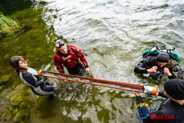 Wydobycie_wloczni_z_drzewcem_fot.CAP-6