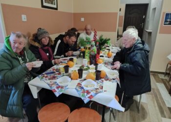 Wigilia dla potrzebujących w Gnieźnie: „Gdy Bóg się rodzi, nikt nie powinien być sam”