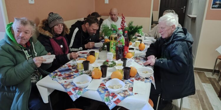 Wigilia dla potrzebujących w Gnieźnie: „Gdy Bóg się rodzi, nikt nie powinien być sam”