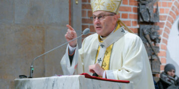 Prymas Polski: Bóg stał się człowiekiem, abyśmy mogli być z Nim i zobaczyć Go w każdym