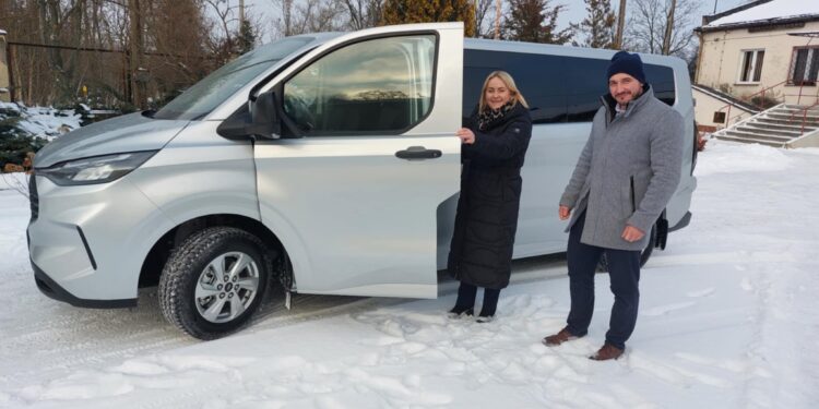 Nowy bus dla seniorów w gminie Trzemeszno. Ma likwidować bariery transportowe