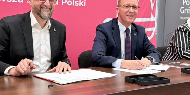 Gniezno. Powiat i miasto łączą siły na rzecz klimatu. 3,6 mln zł na ścieżki i szkoły zawodowe