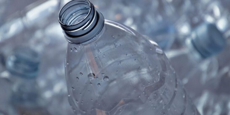 Coraz więcej opakowań kaucyjnych w sklepach. Z końcem 2025 roku wygasł okres przejściowy dla producentów