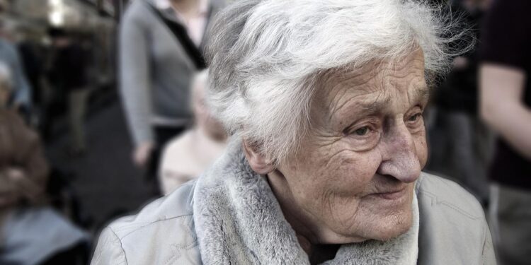 Zanieczyszczone powietrze zwiększa ryzyko depresji u seniorów. Winne są konkretne składniki PM2,5