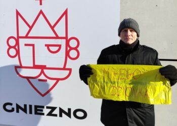 Konfederacja protestuje w Gnieźnie przeciw podwyżce opłat za śmieci. „Niebawem kolejne akcje”