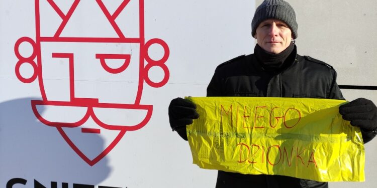 Konfederacja protestuje w Gnieźnie przeciw podwyżce opłat za śmieci. „Niebawem kolejne akcje”