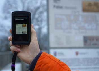 Nowy audioprzewodnik w Muzeum Kulmhof. Historia miejsca zagłady dostępna dla każdego