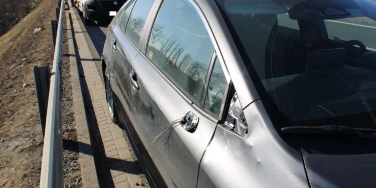 Potrącenie na S5 pod Mieleszynem. Pracownik pomocy drogowej w szpitalu