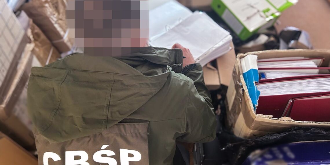 Kolejny cios w mafię fakturową. Zatrzymania w pięciu województwach, zabezpieczono 78 milionów złotych
