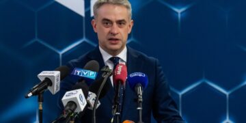 Lewica o wyroku NSA: „Tęczowe rodziny są równe wobec prawa”. Ale małżeństw jednopłciowych wciąż nie ma