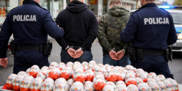 Ukradli 532 jajka-niespodzianki w Gnieźnie. Wpadli przez czujnego klienta