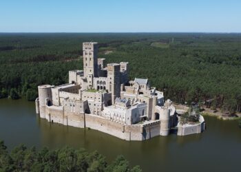 NSA odrzucił skargę GDOŚ. Budowa zamku w Stobnicy jest legalna