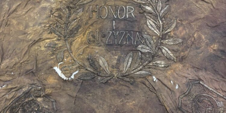 Odnaleziony sztandar 68. Wrzesińskiego Pułku Piechoty wróci do Wrześni. Miasta łączą siły na renowację