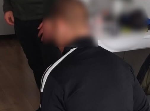 Poszukiwany dwoma listami gończymi wpadł w Warszawie. Gnieźnieńscy policjanci namierzyli 29-latka