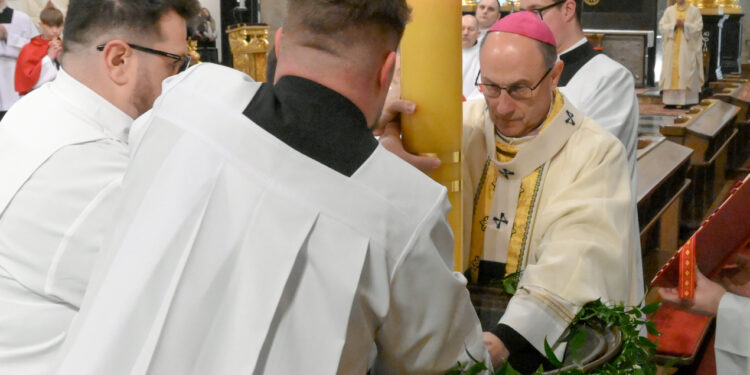 Prymas Polak w katedrze gnieźnieńskiej: Chrystusowa woda ma szansę nawadniać to, co w nas wysuszone