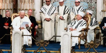 40 lat temu Jan Paweł II wszedł do rzymskiej synagogi. „Jesteście naszymi starszymi braćmi”