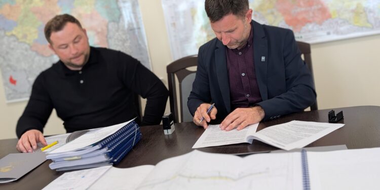 Koniec z ryzykowną szarżą przy Lednickiej. Gniezno doczeka się 900 metrów bezpiecznej trasy rowerowej