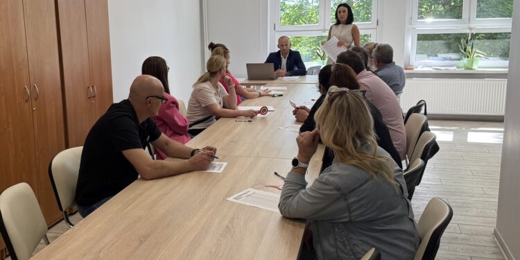 Mieszkańcy Gniezna gotowi remontować mieszkania komunalne na własną rękę. 7 chętnych na jeden lokal
