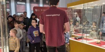 Miecze z kartonu i lekcja walki po piastowsku. Kolejna Rodzinna Niedziela w Muzeum Początków Państwa