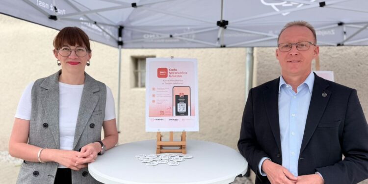 Karta Mieszkańca Gniezna już działa. Zniżki w telefonie lub w portfelu