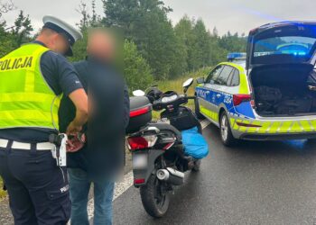 2,4 promila na motorowerze. 61-latka w Mielnie zatrzymał policjant po służbie