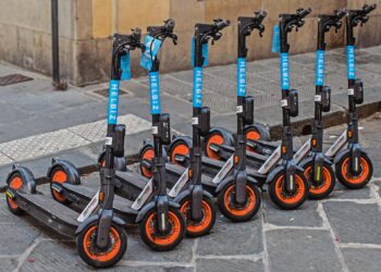 Rząd szykuje nowe przepisy dla hulajnóg elektrycznych. Koniec z niekontrolowanymi przeróbkami?