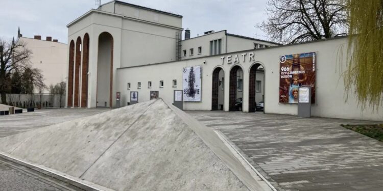 Co stanie się z placem przed Teatrem Fredry? W środę prezentacja koncepcji